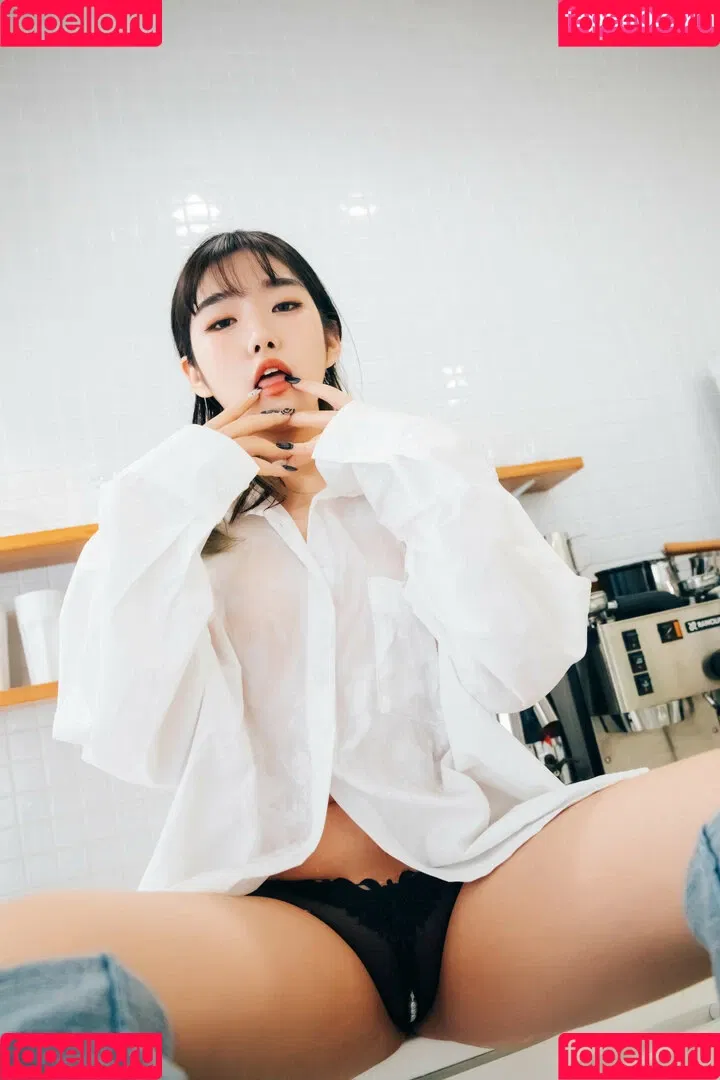 Sonson 손손 Onlyfans Photo Gallery 
