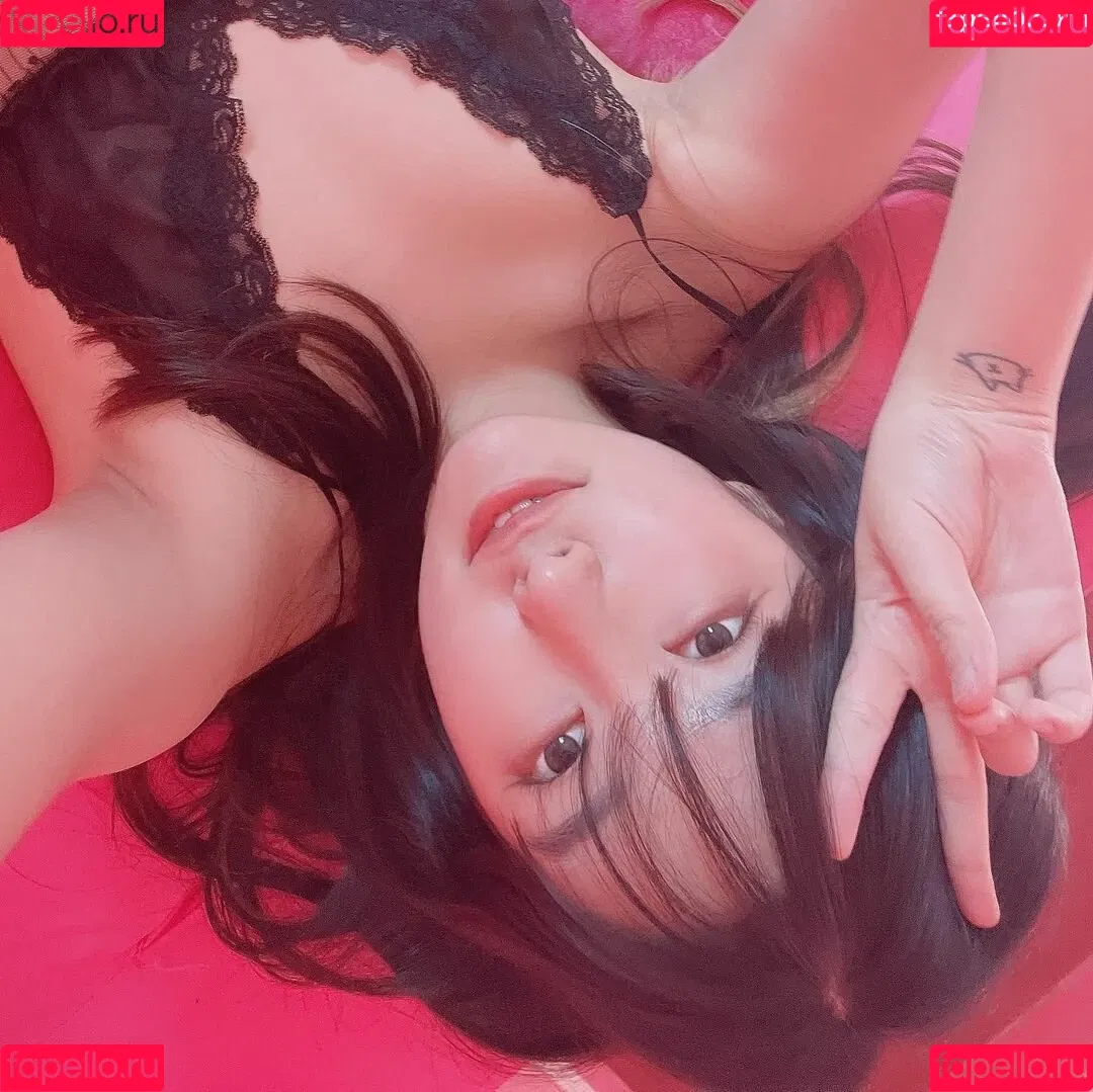 Sonson 손손 Onlyfans Photo Gallery 