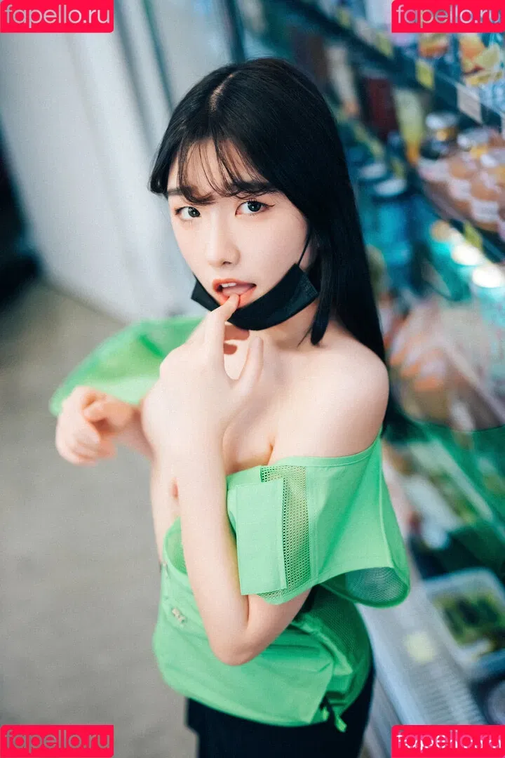 Sonson 손손 Onlyfans Photo Gallery 