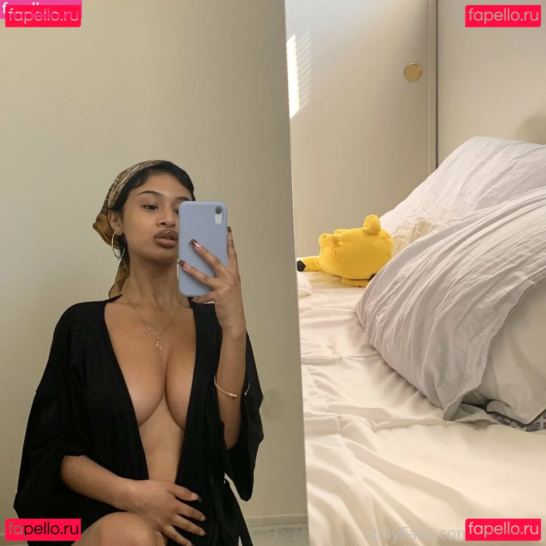 Sonson 손손 Onlyfans Photo Gallery 