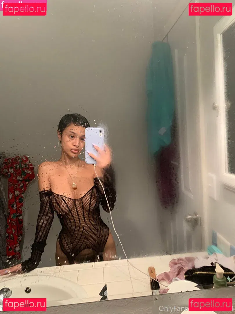 Sonson 손손 Onlyfans Photo Gallery 