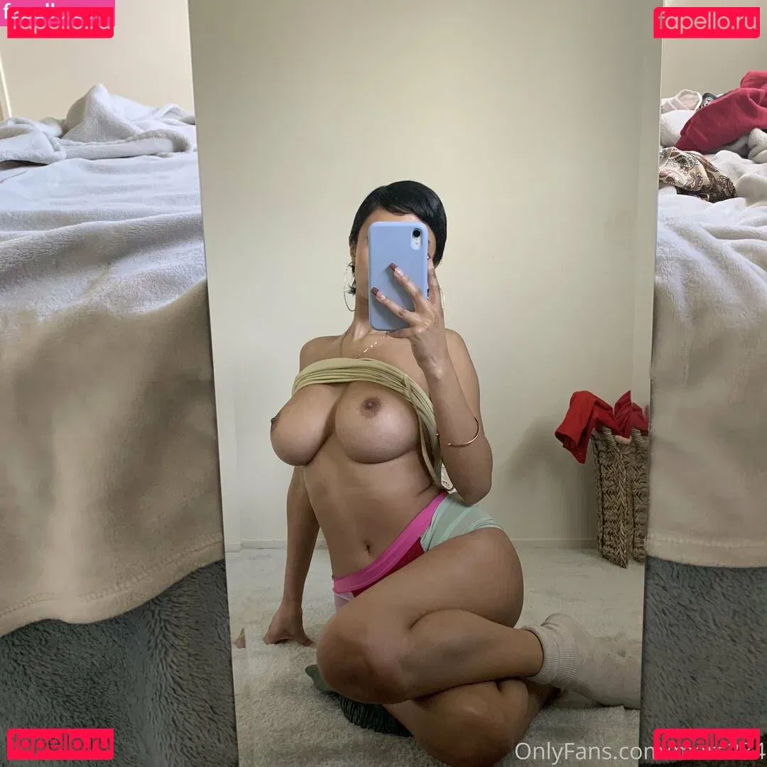 Sonson 손손 Onlyfans Photo Gallery 