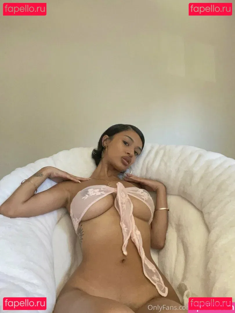 Sonson 손손 Onlyfans Photo Gallery 