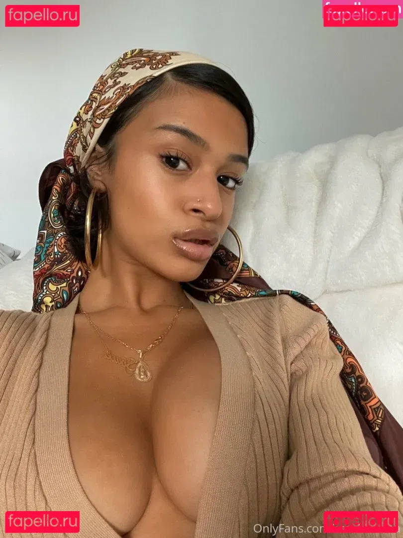 Sonson 손손 Onlyfans Photo Gallery 