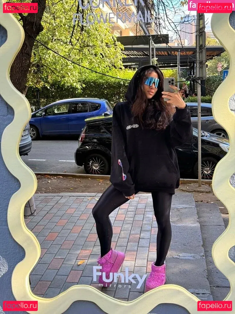 kara_xaen Onlyfans Photo Gallery 