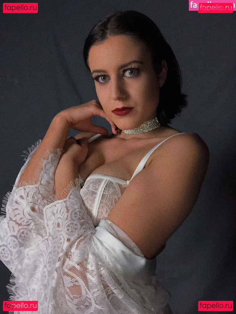 Emmi Onlyfans Photo Gallery 