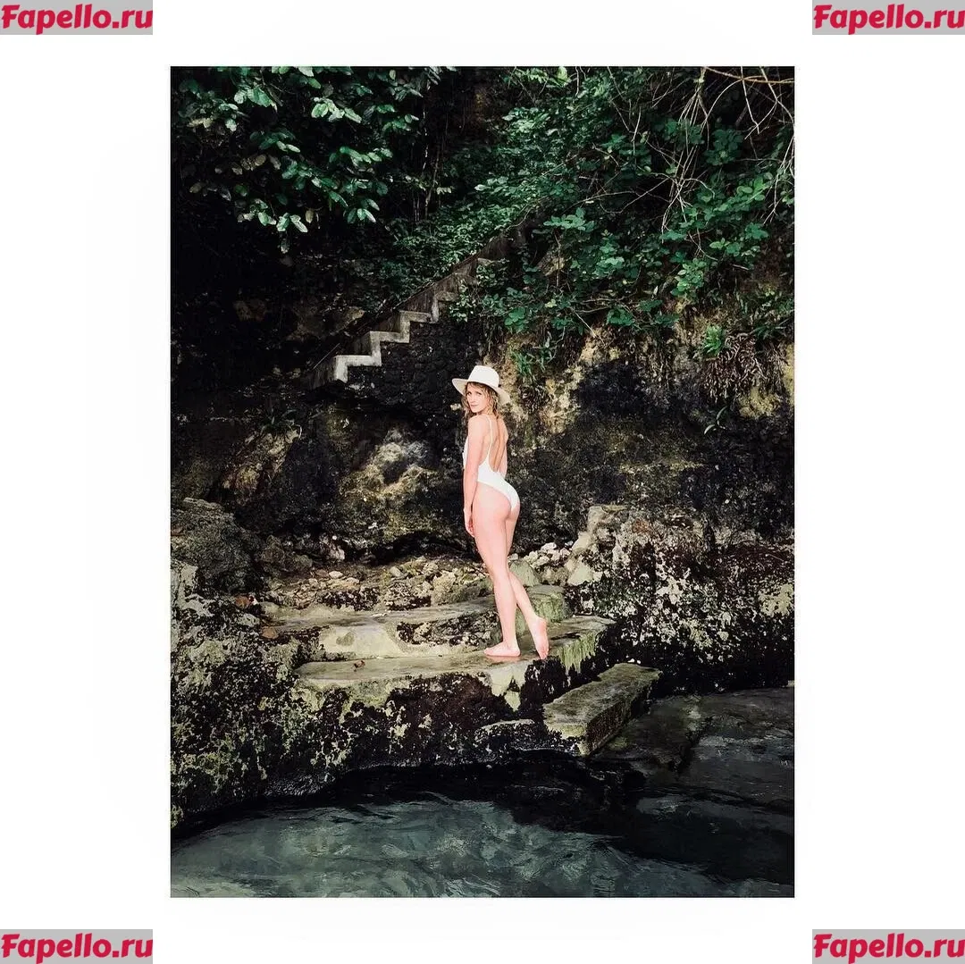 Shantel VanSanten Onlyfans Photo Gallery 