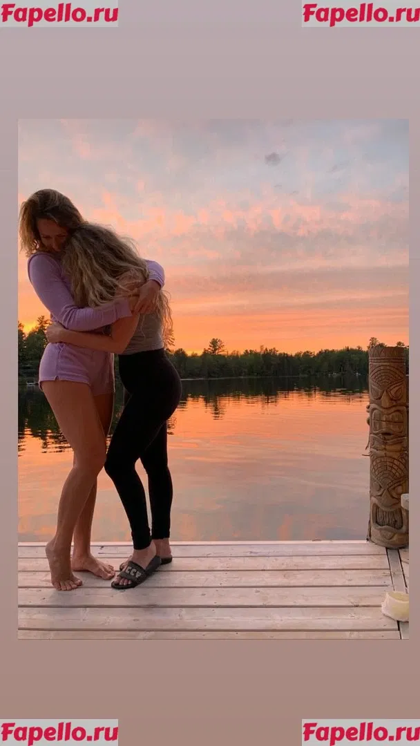 Shantel VanSanten Onlyfans Photo Gallery 