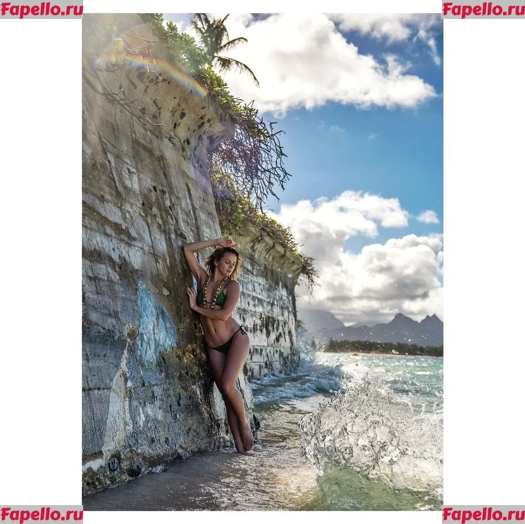 Shantel VanSanten Onlyfans Photo Gallery 