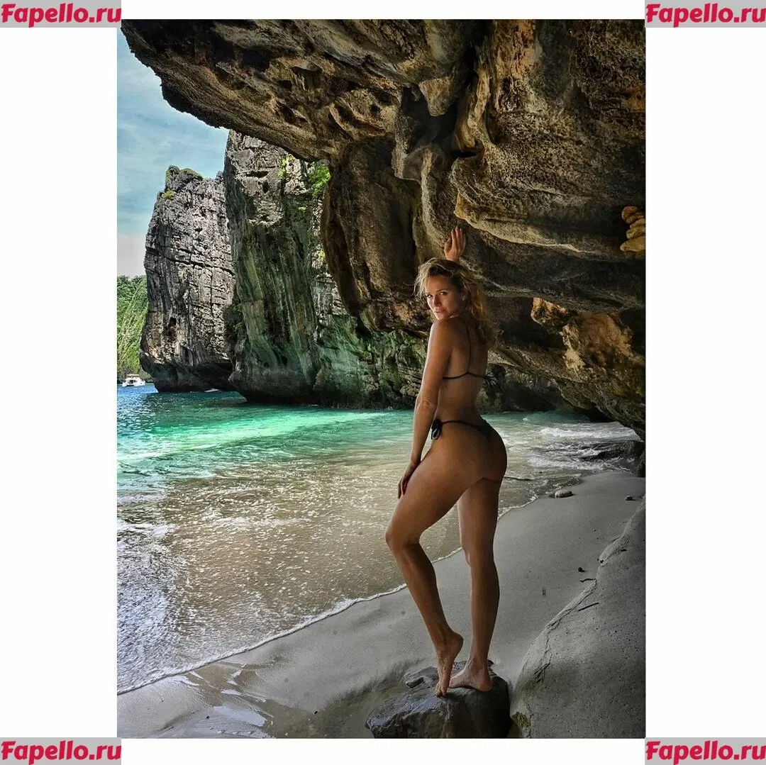 Shantel VanSanten Onlyfans Photo Gallery 