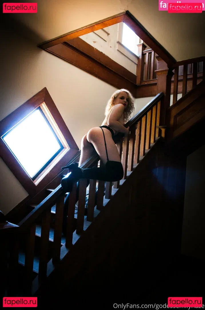 realemilyhaze Onlyfans Photo Gallery 