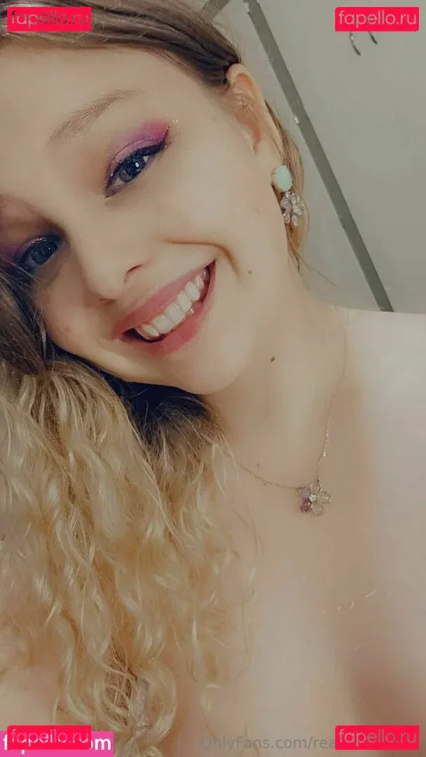 realemilyhaze Onlyfans Photo Gallery 