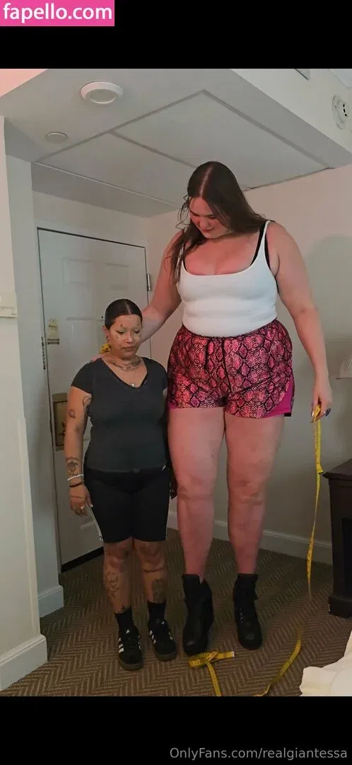 realgiantessa Onlyfans Photo Gallery 