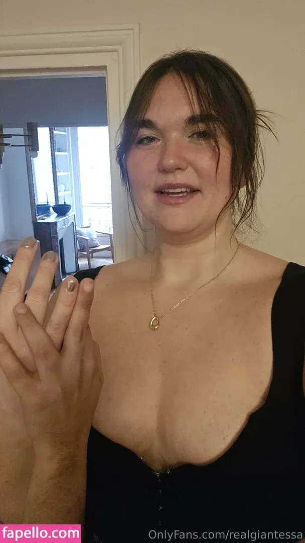 realgiantessa Onlyfans Photo Gallery 