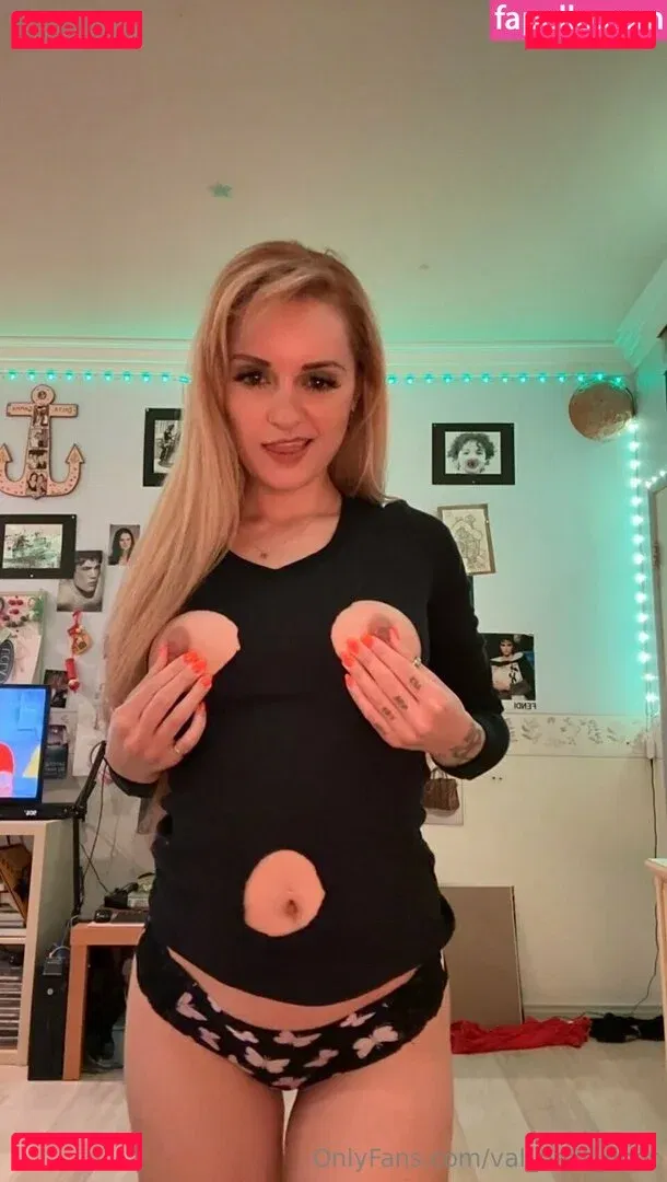 val_next_door Onlyfans Photo Gallery 