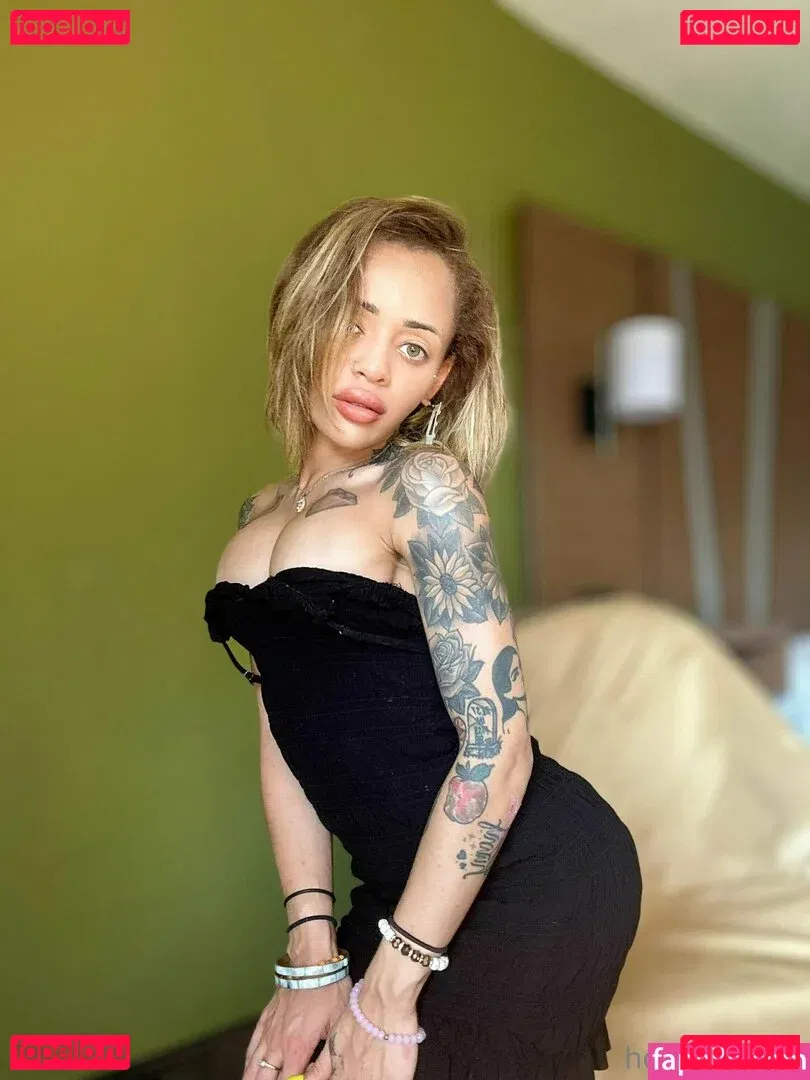 thehollyhendrix Onlyfans Photo Gallery 