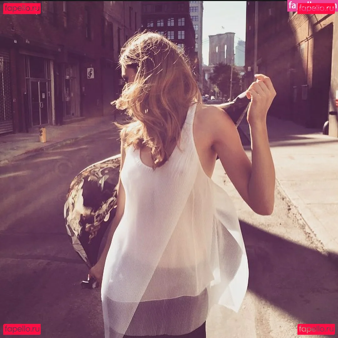 Kristine Froseth Onlyfans Photo Gallery 