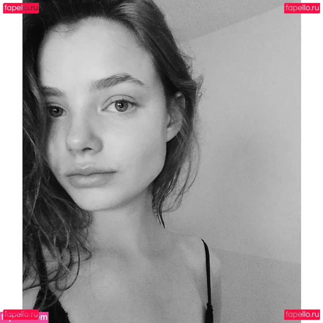 Kristine Froseth Onlyfans Photo Gallery 
