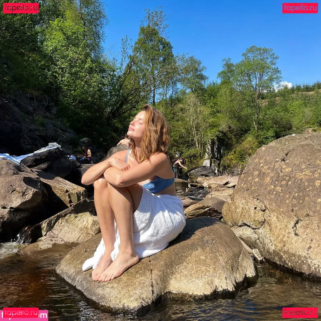 Kristine Froseth Onlyfans Photo Gallery 