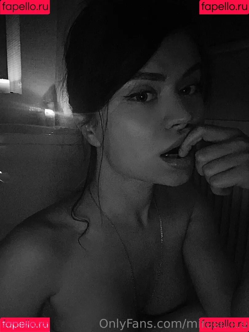 mira_nowhere Onlyfans Photo Gallery 