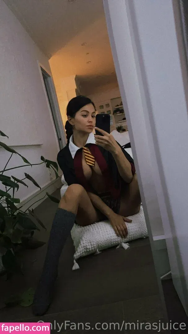 mira_nowhere Onlyfans Photo Gallery 