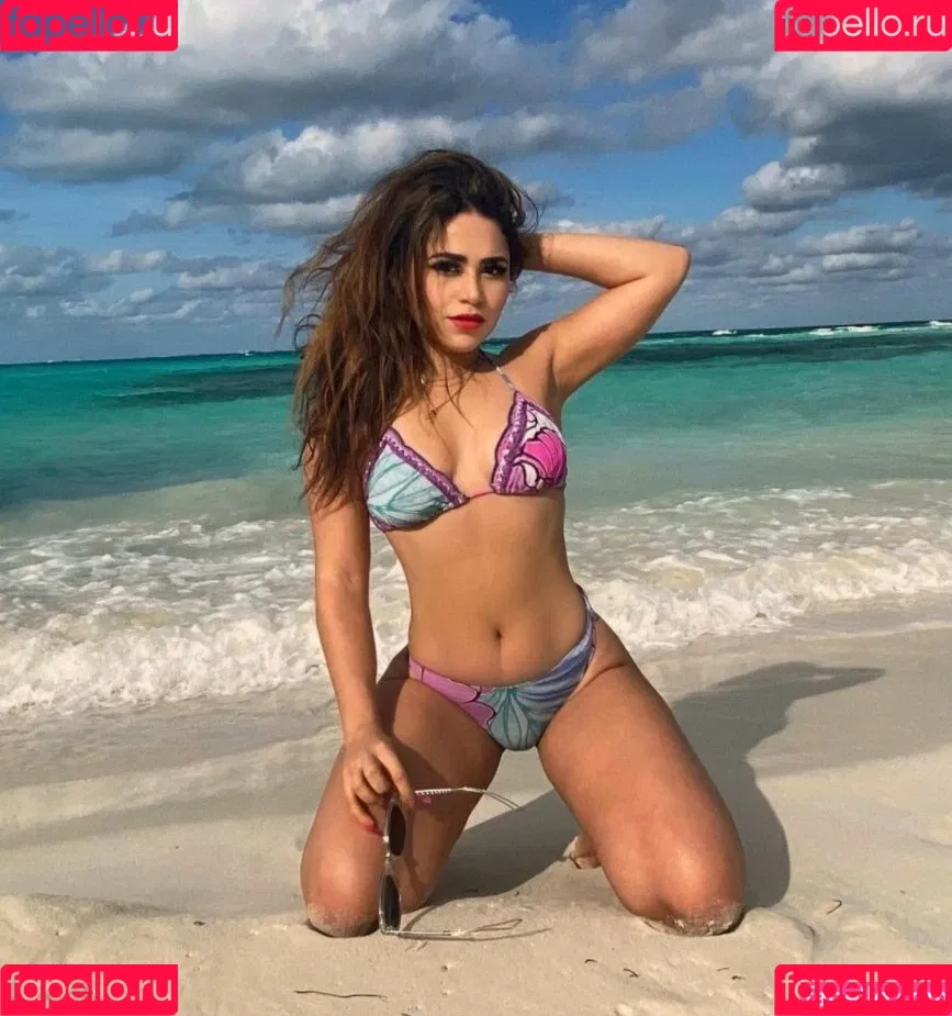 playgirlcarli18 Onlyfans Photo Gallery 