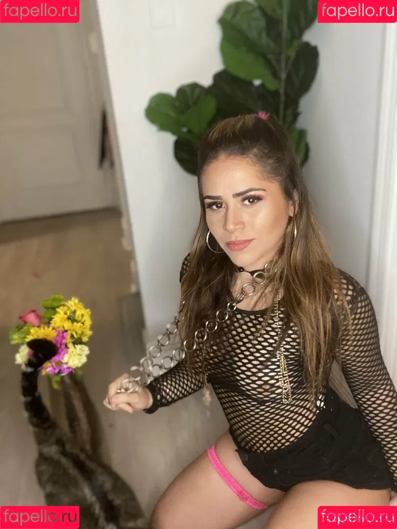 playgirlcarli18 Onlyfans Photo Gallery 