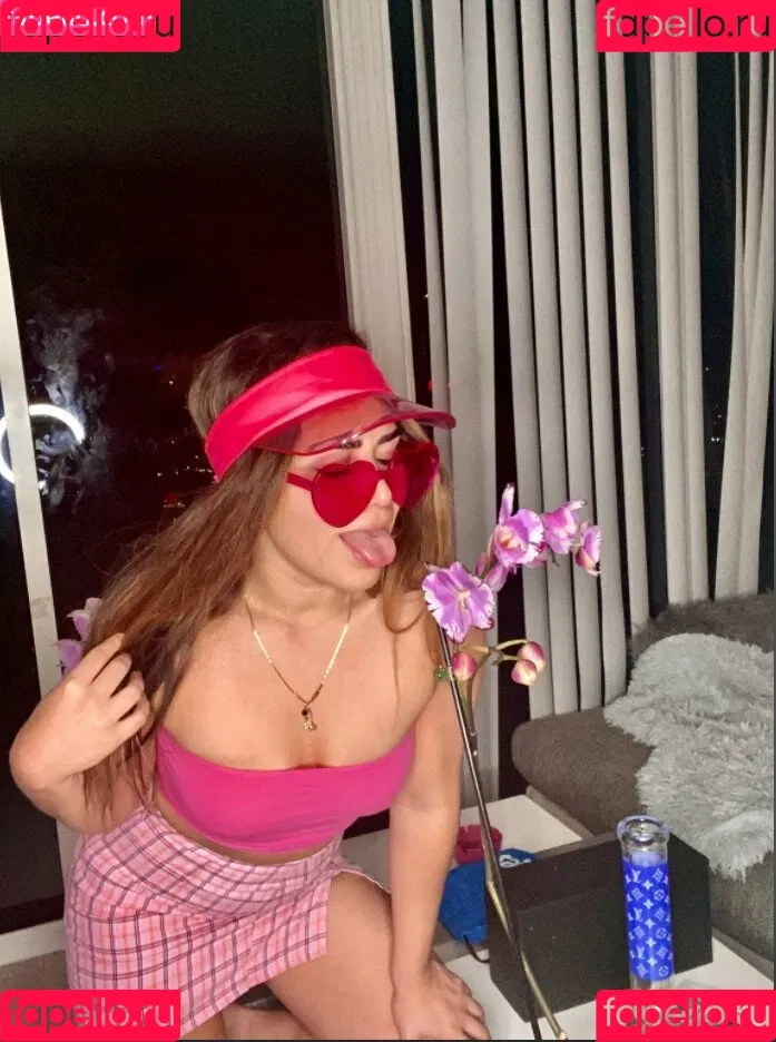 playgirlcarli18 Onlyfans Photo Gallery 