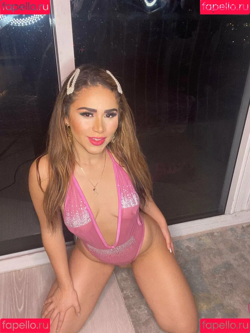 playgirlcarli18 Onlyfans Photo Gallery 
