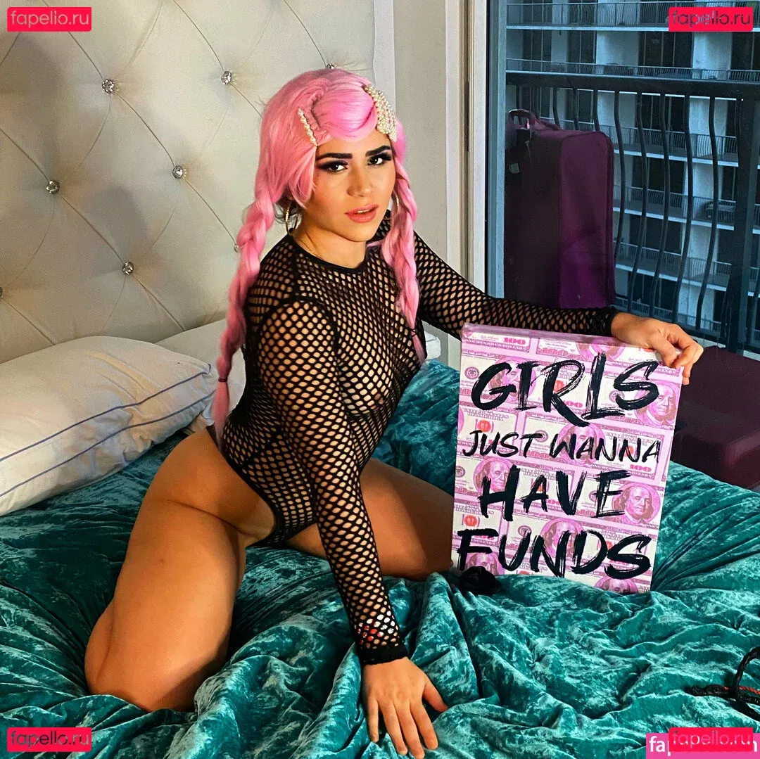 playgirlcarli18 Onlyfans Photo Gallery 