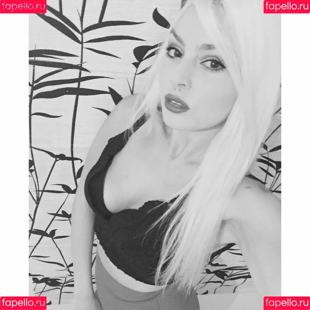 Tara Cedres Onlyfans Photo Gallery 