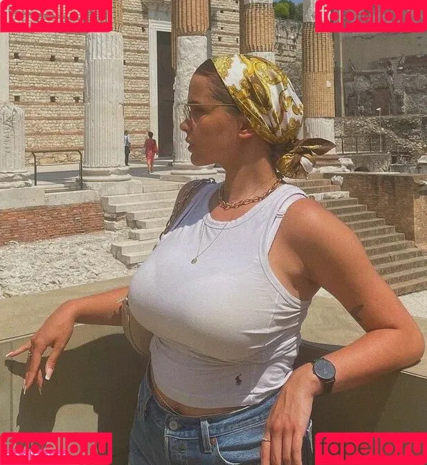 Lucile Onlyfans Photo Gallery 