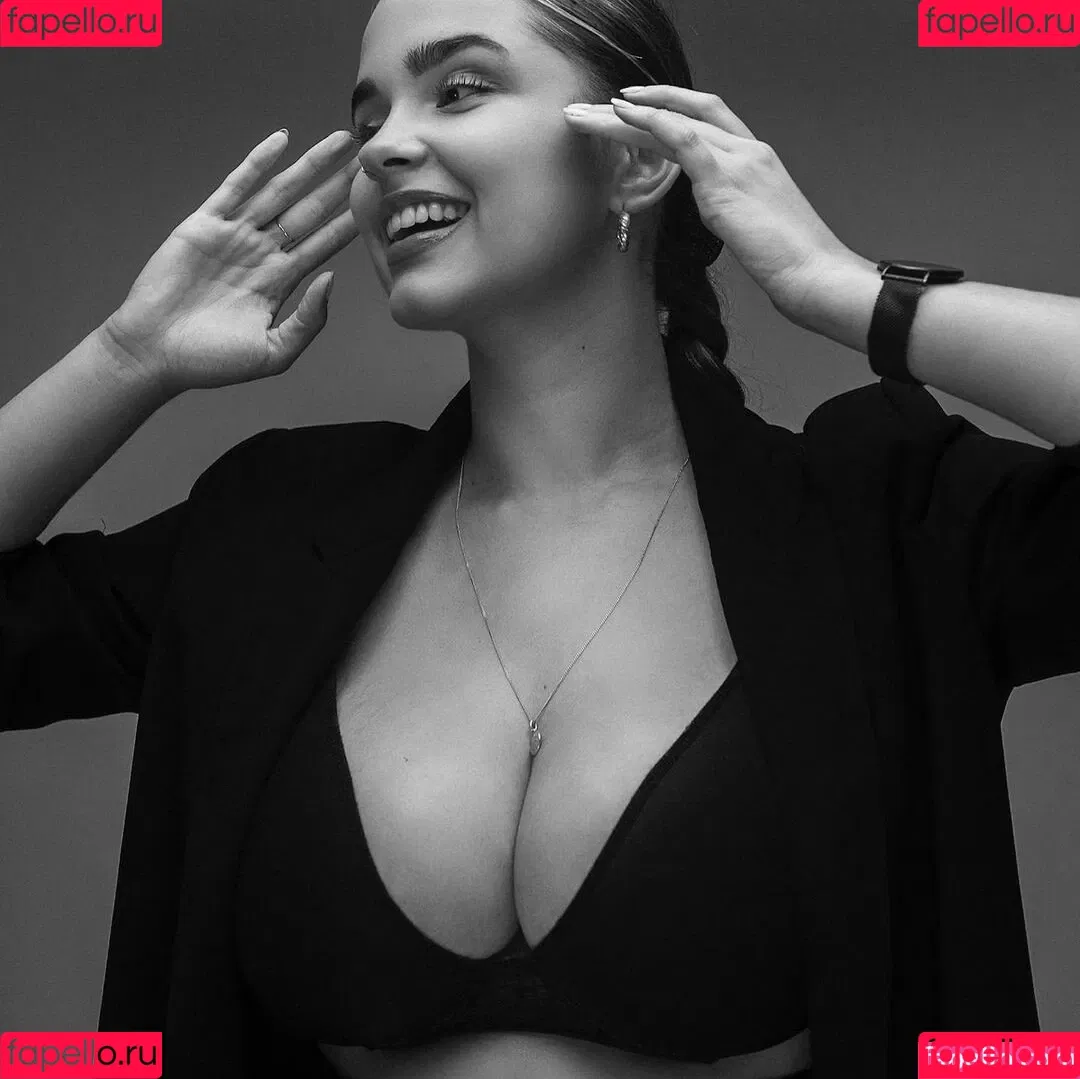 Lucile Onlyfans Photo Gallery 