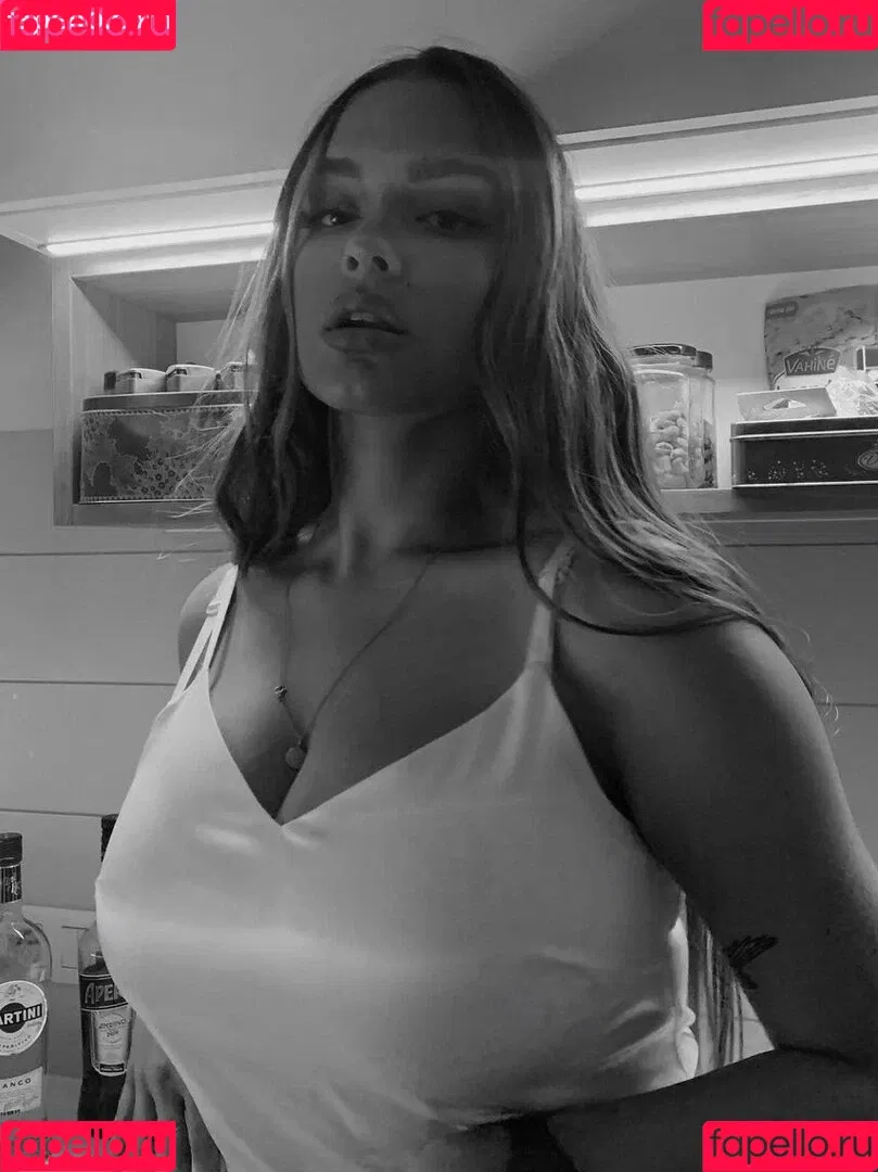 Lucile Onlyfans Photo Gallery 