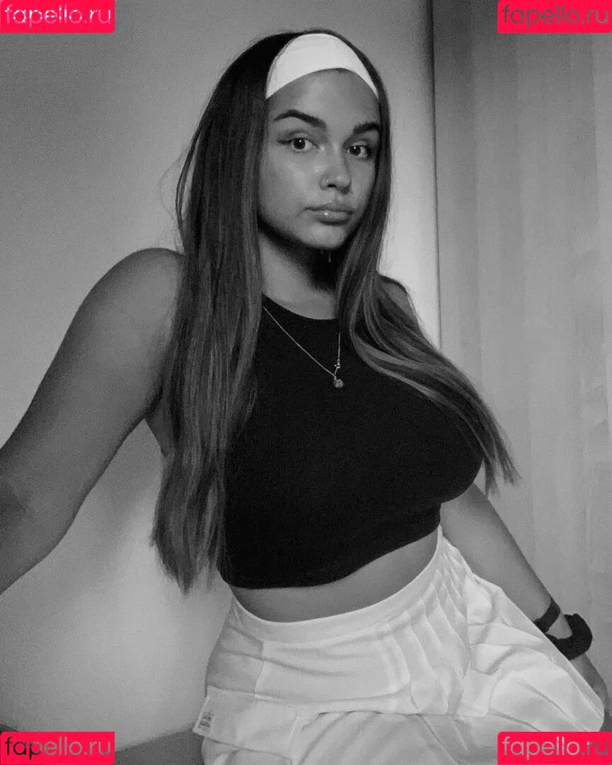 Lucile Onlyfans Photo Gallery 