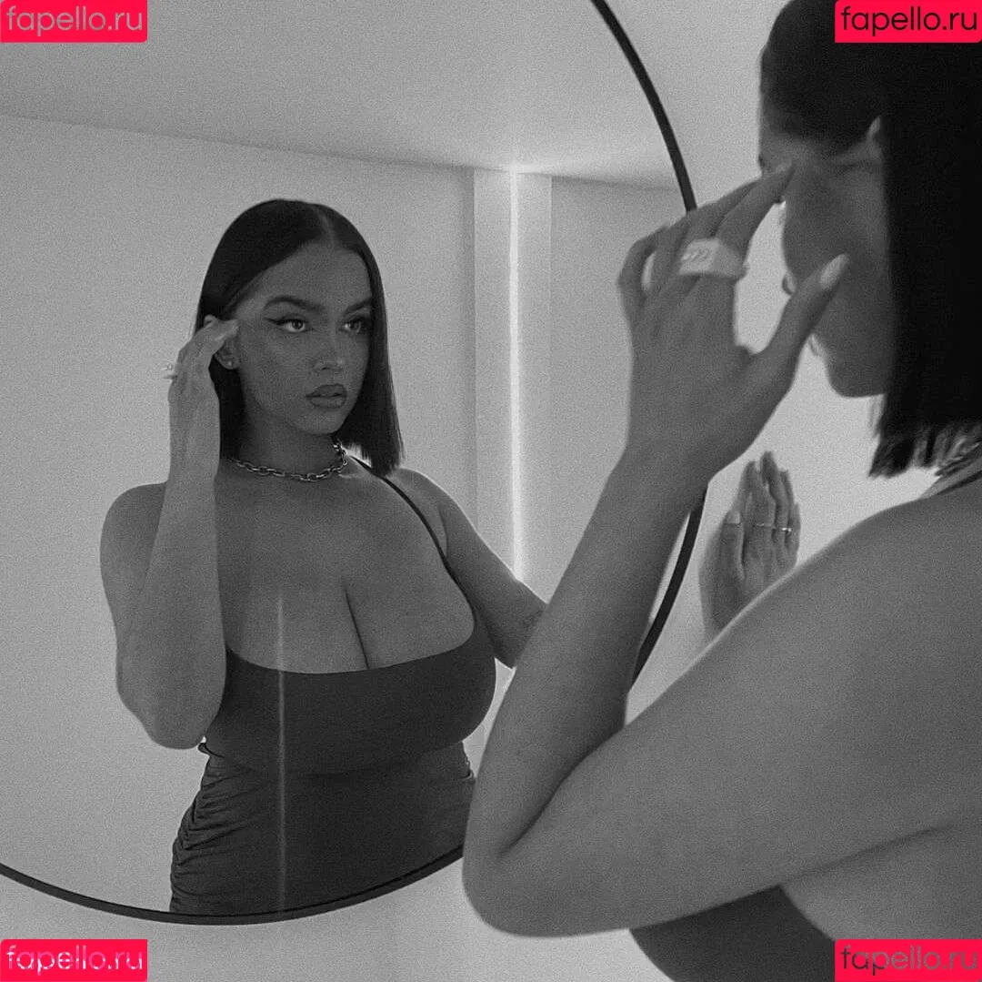 Lucile Onlyfans Photo Gallery 