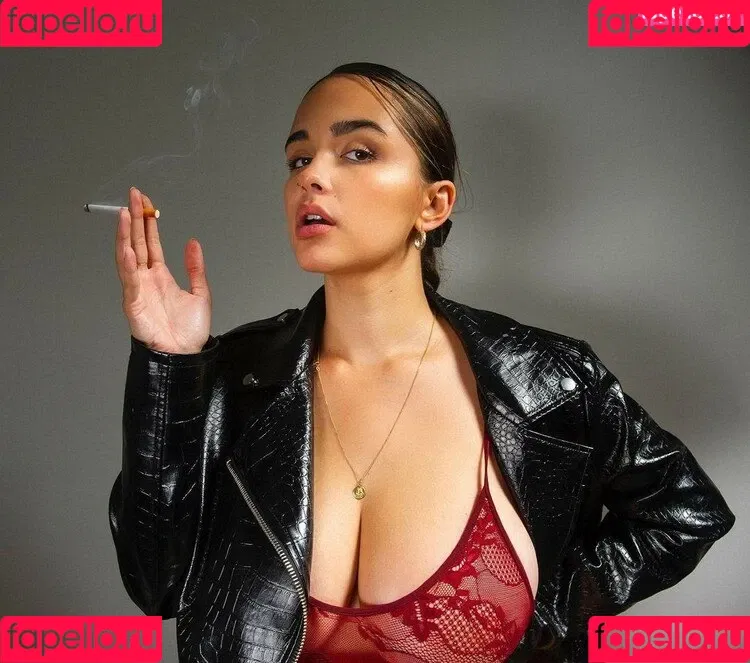 Lucile Onlyfans Photo Gallery 