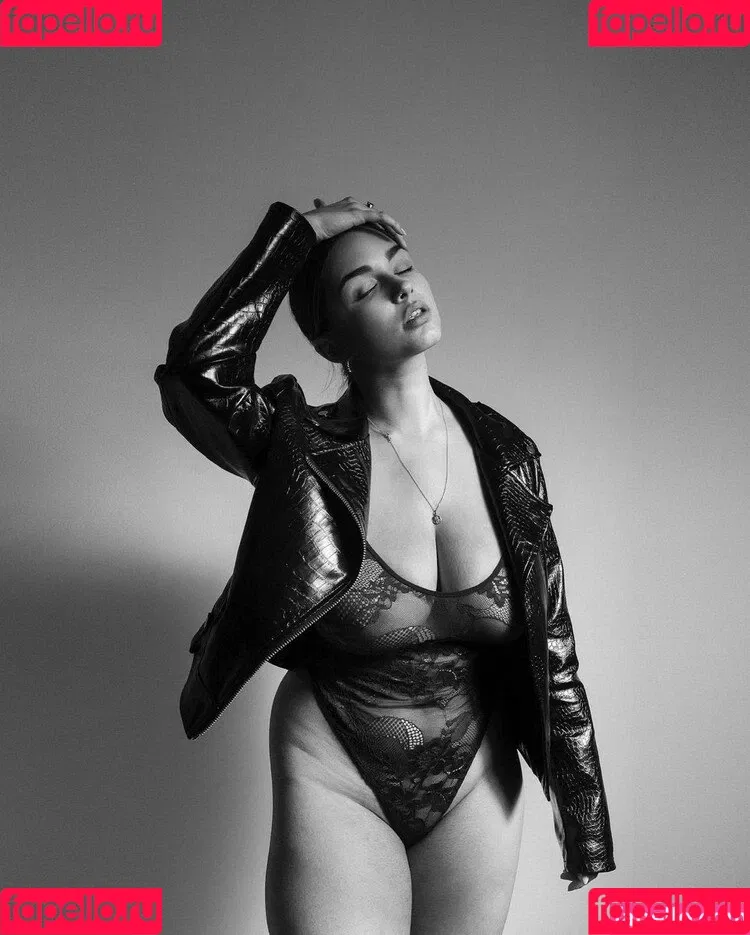 Lucile Onlyfans Photo Gallery 