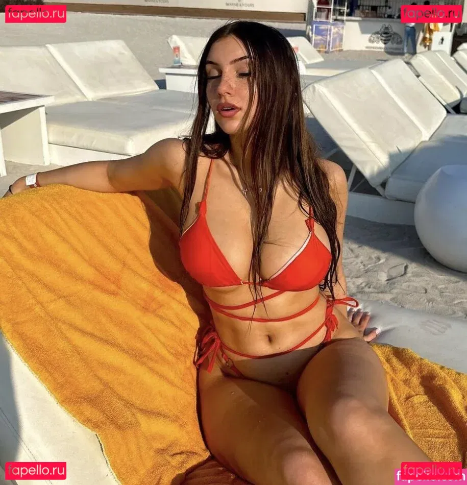 Lucile Onlyfans Photo Gallery 