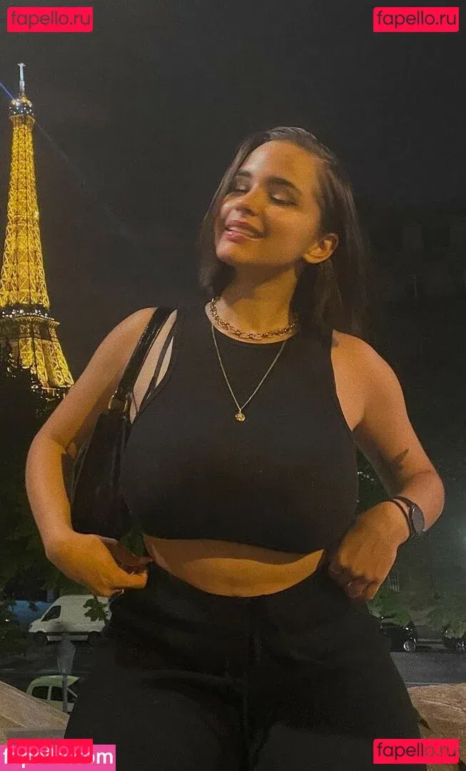 Lucile Onlyfans Photo Gallery 