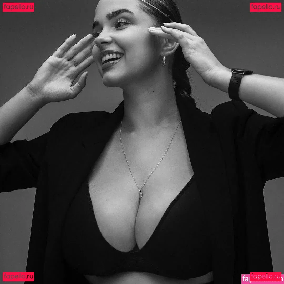 Lucile Onlyfans Photo Gallery 