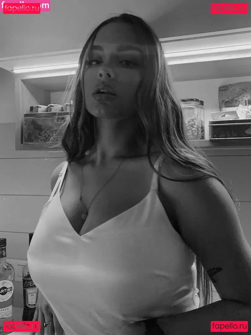 Lucile Onlyfans Photo Gallery 