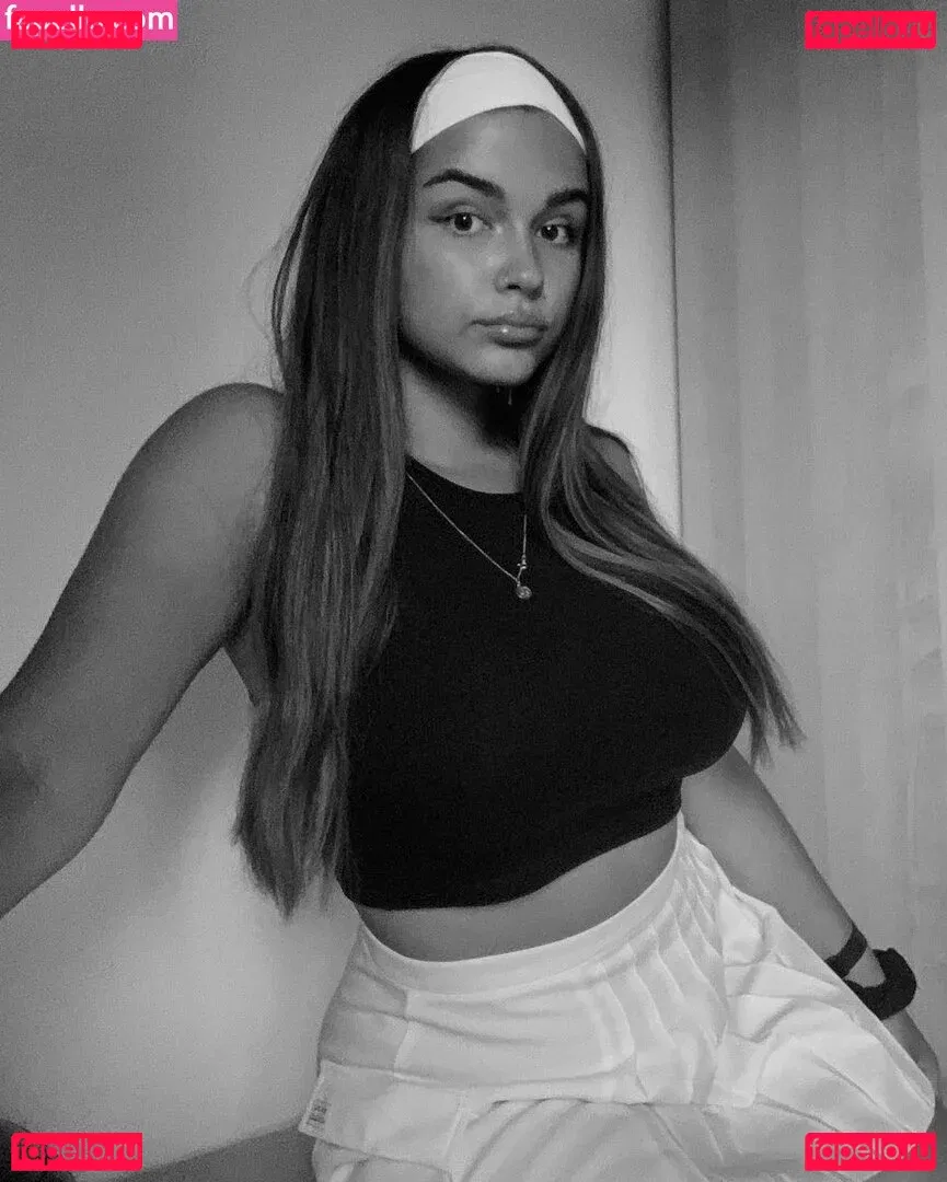 Lucile Onlyfans Photo Gallery 