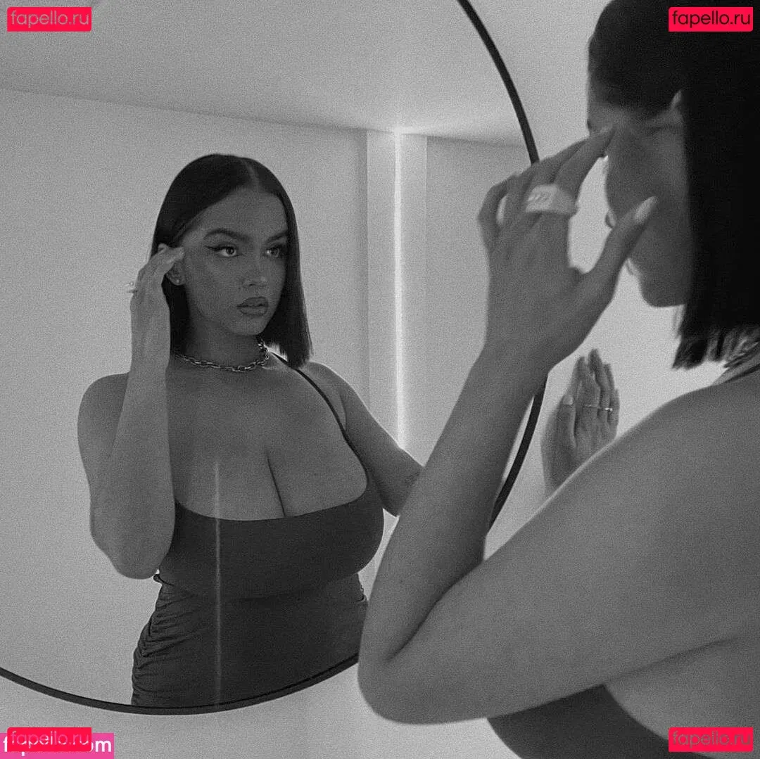 Lucile Onlyfans Photo Gallery 