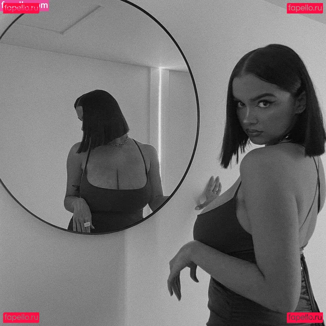 Lucile Onlyfans Photo Gallery 