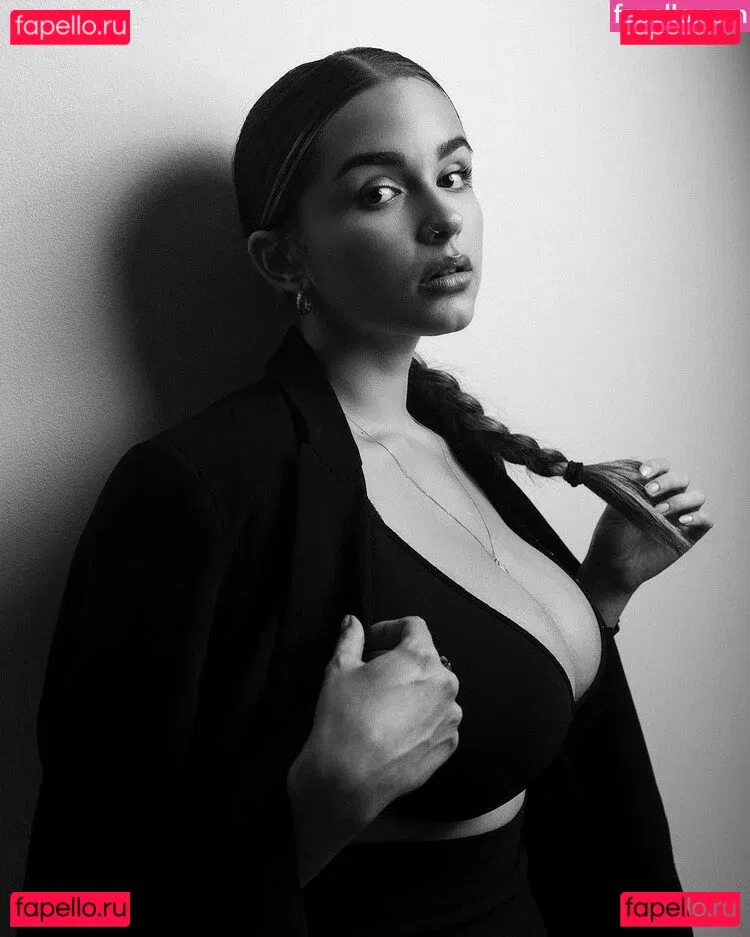 Lucile Onlyfans Photo Gallery 