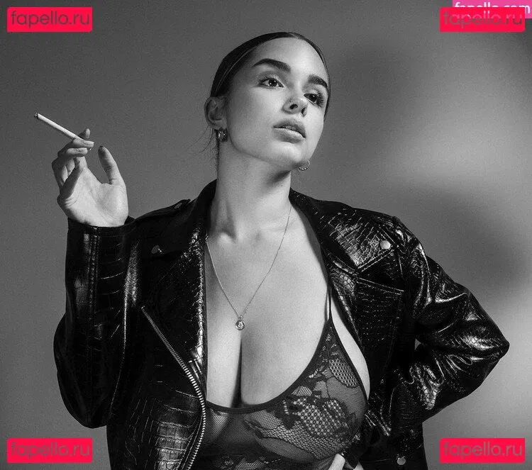 Lucile Onlyfans Photo Gallery 