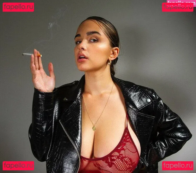 Lucile Onlyfans Photo Gallery 