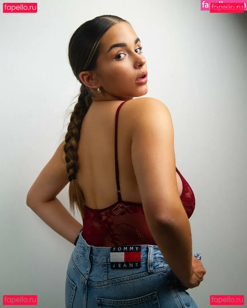 Lucile Onlyfans Photo Gallery 