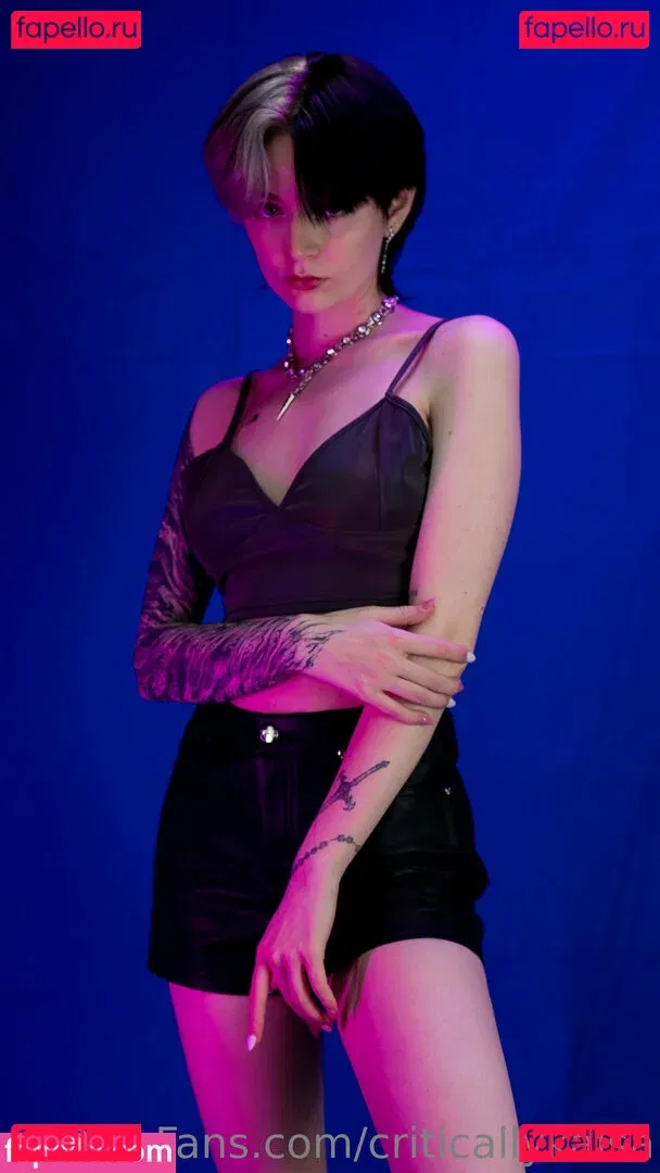 criticallykaisa Onlyfans Photo Gallery 